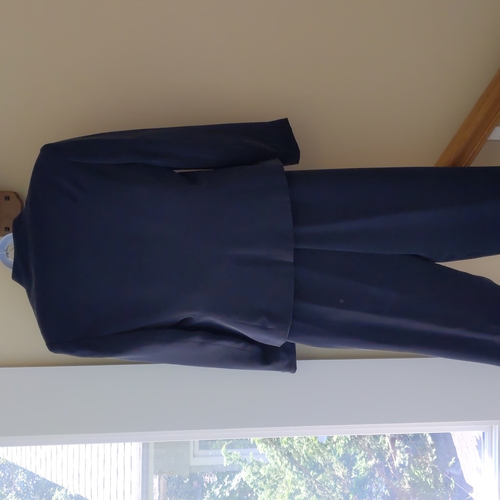 Larry Levine lined silk pant suit nwot. Size 10 petite Very dark navy or black? - Picture 2 of 13